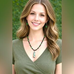 Elegant vintage/ bohemian Green and Black Beaded Necklace and Earring Set